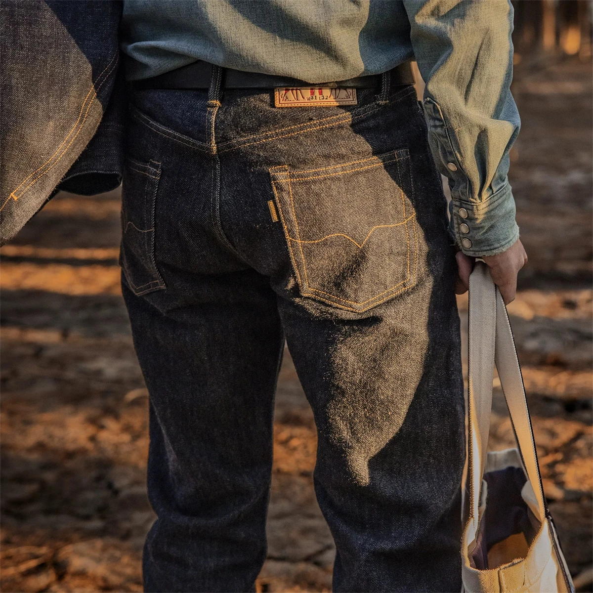 Red Tornado NOIR 21oz Selvedge - đánh giá và giá Levis Jeans 501